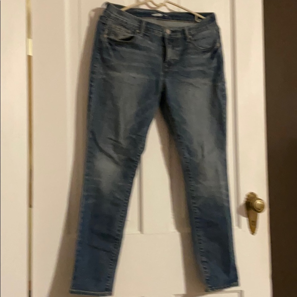 Size 6 women’s Old Navy original skinny jeans
